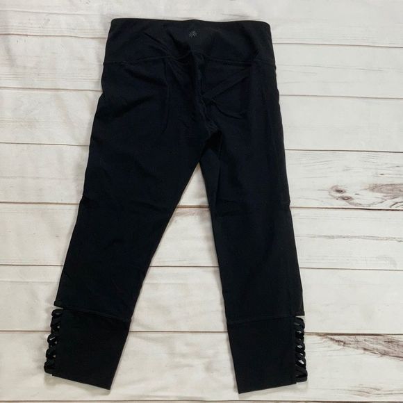 Athleta Black Mind Over Mat Capri Leggings - Picture 6 of 10